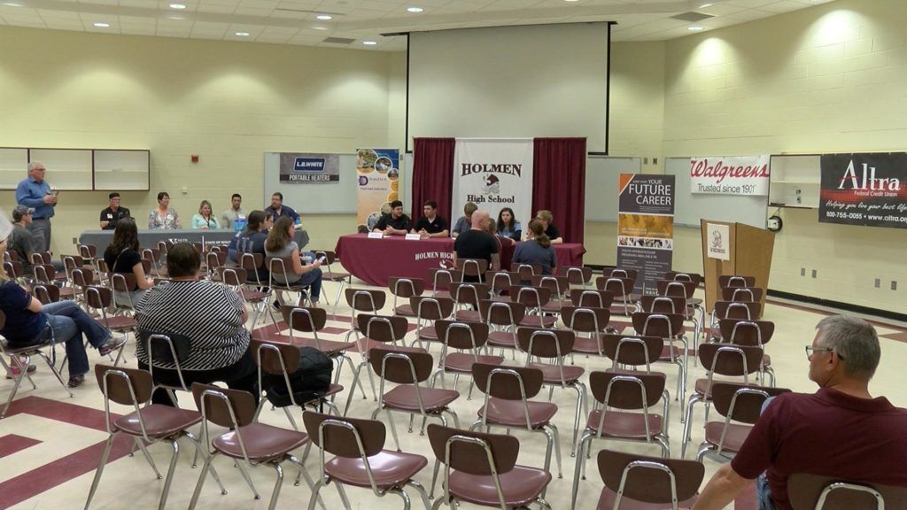HOLMEN-SIGNING-DAY-1